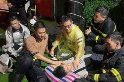 Cảnh sát trắng đêm, kiệt sức cứu người trong vụ cháy chung cư mini ở Hà Nội