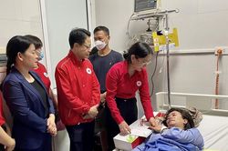 Hội Chữ thập đỏ Việt Nam hỗ trợ khẩn cấp các nạn nhân vụ cháy chung cư mini Khương Hạ