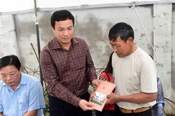 Thăm hỏi, động viên gia đình các nạn nhân người Hải Dương tử vong trong vụ cháy chung cư mini tại Hà Nội