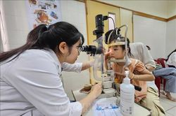 Bệnh đau mắt đỏ dễ thành dịch: Bộ Y tế khuyến cáo cách phòng chống