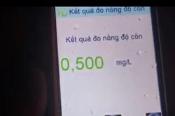 'Ma men' vượt nồng độ cồn kịch khung cũng không có giấy phép lái xe