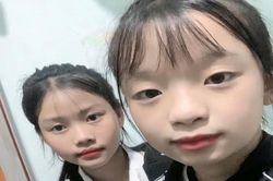 Hai học sinh nhặt được của rơi trả lại người đánh mất
