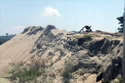 Dừng khai thác cát trên các đoạn sông Krông Ana bị sạt lở