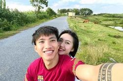 Con trai cầu hôn bạn gái, bố Đoàn Văn Hậu phản ứng bất ngờ