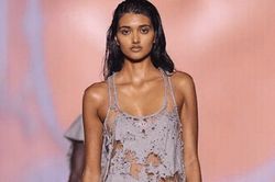 Diesel Xuân Hè 2024 là một cơn sốt công nghệ đầy chất denim