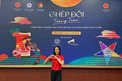 H'Hen Niê tiếp tục được vinh danh nhờ đóng góp tích cực vì cộng đồng