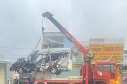 Hiện trường đau thương nơi 2 xe khách tông trực diện, 4 người tử vong