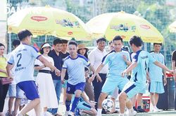 Khai mạc giải bóng đá mini chào mừng ngày truyền thống Văn phòng cấp ủy