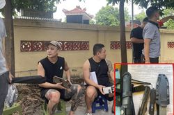 Kiểm tra xe ô tô, lực lượng 141 thu giữ 4 con dao nhọn