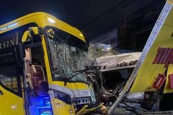Từ vụ xe Thành Bưởi gây tai nạn: Xe khách, xe chở hàng khi đi đường phải có giấy tờ gì?