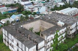 Cảnh hoang tàn bên trong hai dự án chung cư mini sai phạm ở TP.HCM