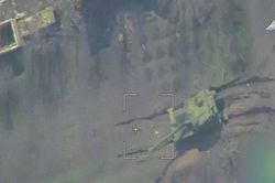 Pháo tự hành Anh sản xuất bốc cháy dữ dội sau khi bị UAV Lancet tập kích ở Ukraine