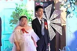 Cô dâu 140kg cưới được chồng trẻ ít hơn 20 tuổi