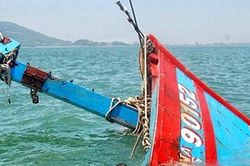 Quảng Nam tàu ngư dân bị chìm, 1 người chết, 14 người mất tích
