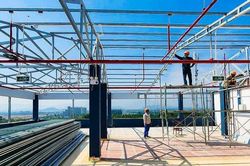 Hà Nội: Tháo dỡ phần mái tòa chung cư 'xin 3 xây 9 tầng'