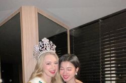 Câu chuyện cảm động sau loạt hình chụp chung của Phương Nhi và đương kim Hoa hậu Quốc tế