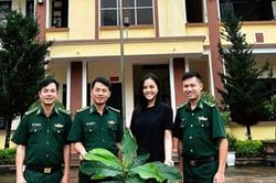 'Cây bàng Trường Sa' ở Đồn Biên phòng Cửa khẩu Lóng Sập