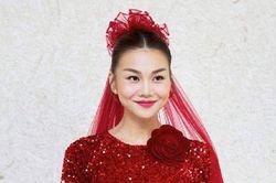 Thanh Hằng nền nã với áo dài đỏ trong ngày cưới, lấy cảm hứng từ chiếc áo của mẹ