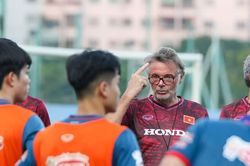 Tuyển Việt Nam: Phía sau sự kiên định của HLV Philippe Troussier