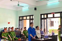 Hai vợ chồng lừa đảo hơn 18 tỉ đồng
