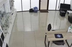 Ngày đầu tiên đi làm, người đàn ông ăn trộm 53 chiếc iPhone