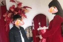Lấy vợ cao 1m8, chú rể có hành động 'lạ' trong lễ đính hôn