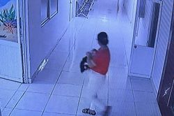 Giả nhân viên y tế, bắt con sản phụ khác về nuôi