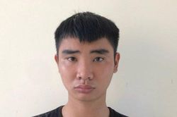 Bị yêu cầu dừng xe, thanh niên tăng ga tông thẳng vào 2 CSGT