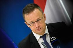 Hungary 'dội gáo nước lạnh' vào nỗ lực gia nhập EU của Ukraine