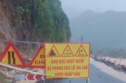 Sạt lở taluy trên đèo La Ngà