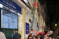 Sở GD-ĐT Hà Nội không giao chỉ tiêu với trường để xảy ra việc phụ huynh xếp hàng tuyển sinh