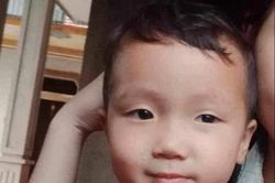 Hàng trăm người khẩn trương tìm kiếm bé trai 2 tuổi mất tích bí ẩn