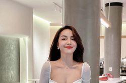 Lấy chồng ở tuổi 24, cô giáo dạy tiếng Anh gợi cảm hết cỡ