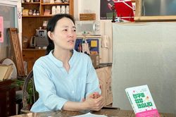 Người phụ nữ nhận nuôi bạn thân, biết lý do ai cũng cảm thông