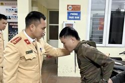CSGT Hà Nội cùng người dân truy bắt cướp