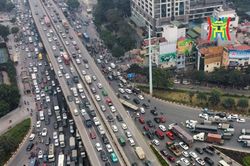 Ùn tắc kéo dài tại nhiều cửa ngõ Thủ đô
