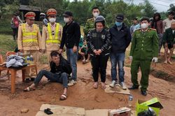 2 'con nghiện' vận chuyển 30 nghìn viên ma túy