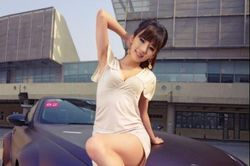 Mỹ nhân xinh tươi bên xế hộp BMW