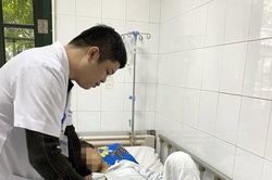 Gia tăng tai nạn do pháo nổ cận Tết: Một chút tò mò, di chứng cả đời