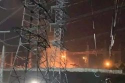 Cháy lớn tại trạm biến áp 500 kV nối trực tiếp với thủy điện Hòa Bình