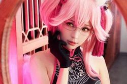Nhân vật game Tamamo-no-Mae bước ra đời thực 'đốt mắt' người xem