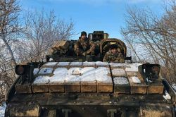 Binh sĩ tiết lộ cách vô hiệu hóa T-90M Proryv bằng M2 Bradley