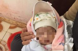 Dòng nhắn gửi bên bé gái sơ sinh bị bỏ rơi ngày cận Tết