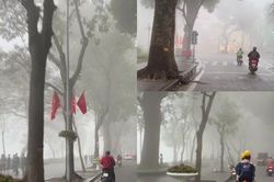 Hồ Gươm mịt mù trong ngày sương mù dày đặc bao phủ Hà Nội