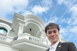 Biệt thự đón Tết hoành tráng của tiền đạo Văn Toàn