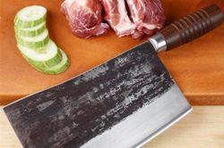 Dao thái thịt nên được mài thường xuyên, tôi sẽ dạy bạn một mẹo, không cần đá mài, con dao làm bếp vẫn có thể sắc bén như mới