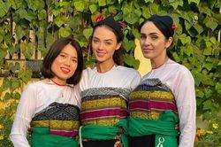 Vợ Tây của Bùi Tiến Dũng lần đầu làm 1 việc khi ăn Tết Việt