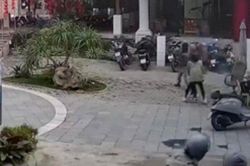 Công an vào cuộc vụ nam bảo vệ tố bị khách hành hung 'vì đưa vé xe số 49'