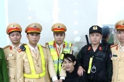Kiểm tra nồng độ cồn, phát hiện đối tượng vận gần 2000 viên ma túy