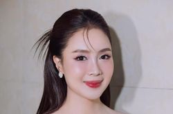 Hồng Diễm tuổi 41 vóc dáng nuột nà không thua gái đôi mươi